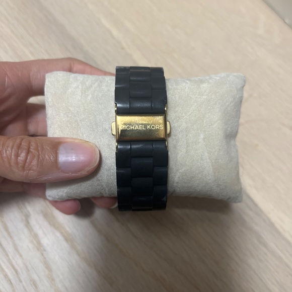 Michael Kors watch - Picture 2 of 3